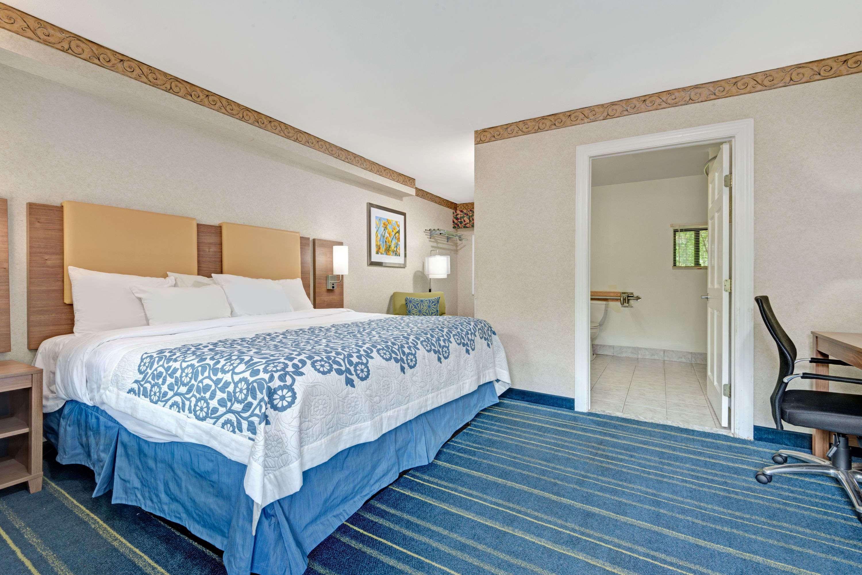 Days Inn By Wyndham Ridgefield Exterior foto